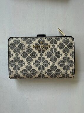 Kate spade Signature Spade Flower Medium Compact Bifold Wallet